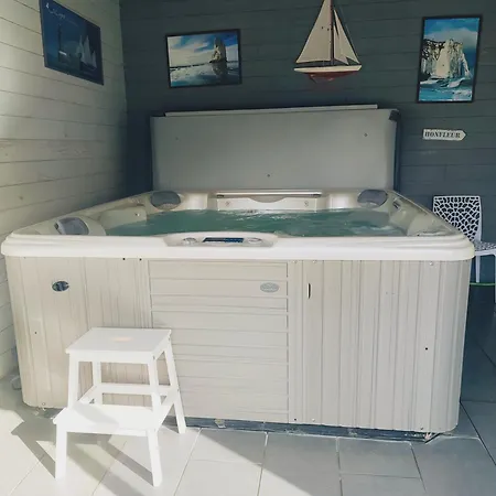 Le Manoir Des Falaises - D'hotes Bed & Breakfast 3*