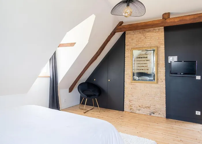 Le Manoir Des Falaises - D'hotes Bed & Breakfast 3*